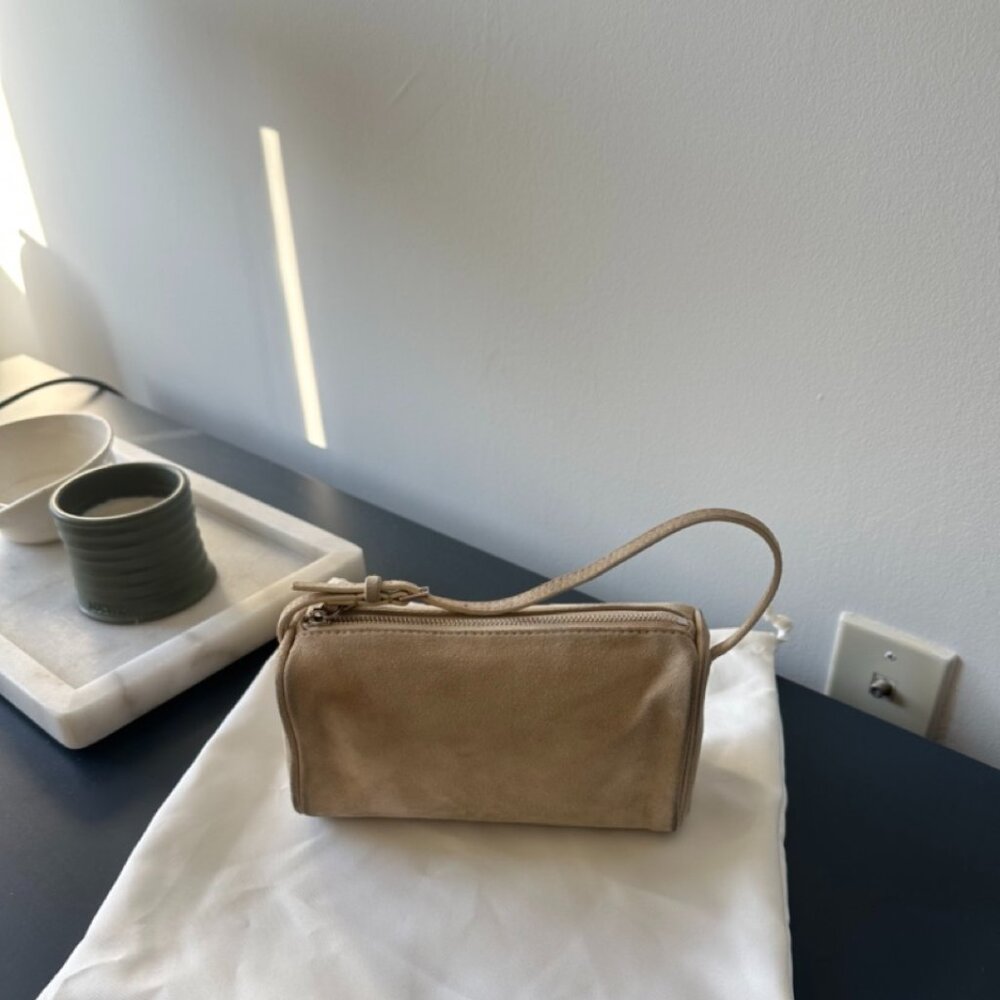 Tan Baguette Bag (90s minimalism)